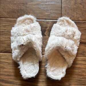 Fitcry Fuzzy Sandal